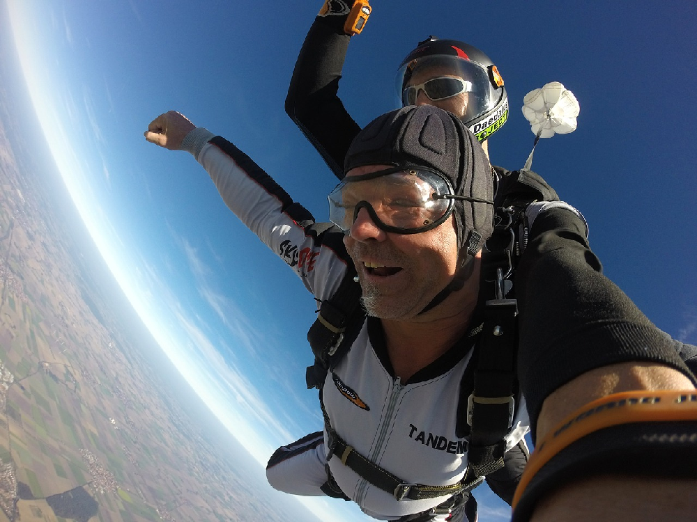 Skok ze spadochronem - jak to wygląda