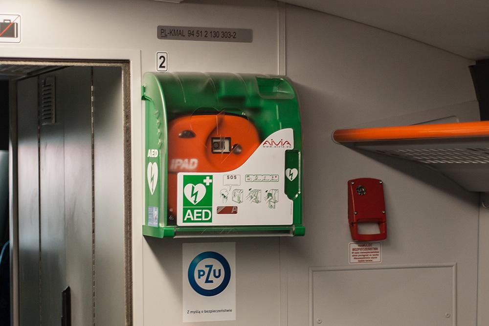 Defibrylator AED w firmie. Dlaczego warto w niego zainwestować?
